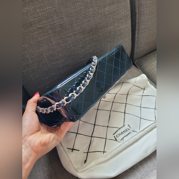 Navy patent medium Chanel flap - Picture 15 of 16